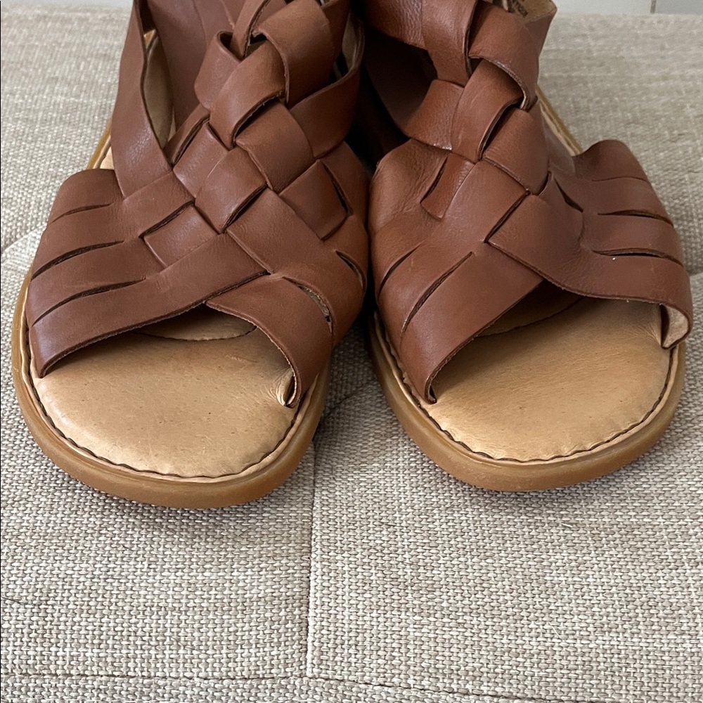 Born Like New Iowa woven Leather Brown Sandals - Picture 5 of 7